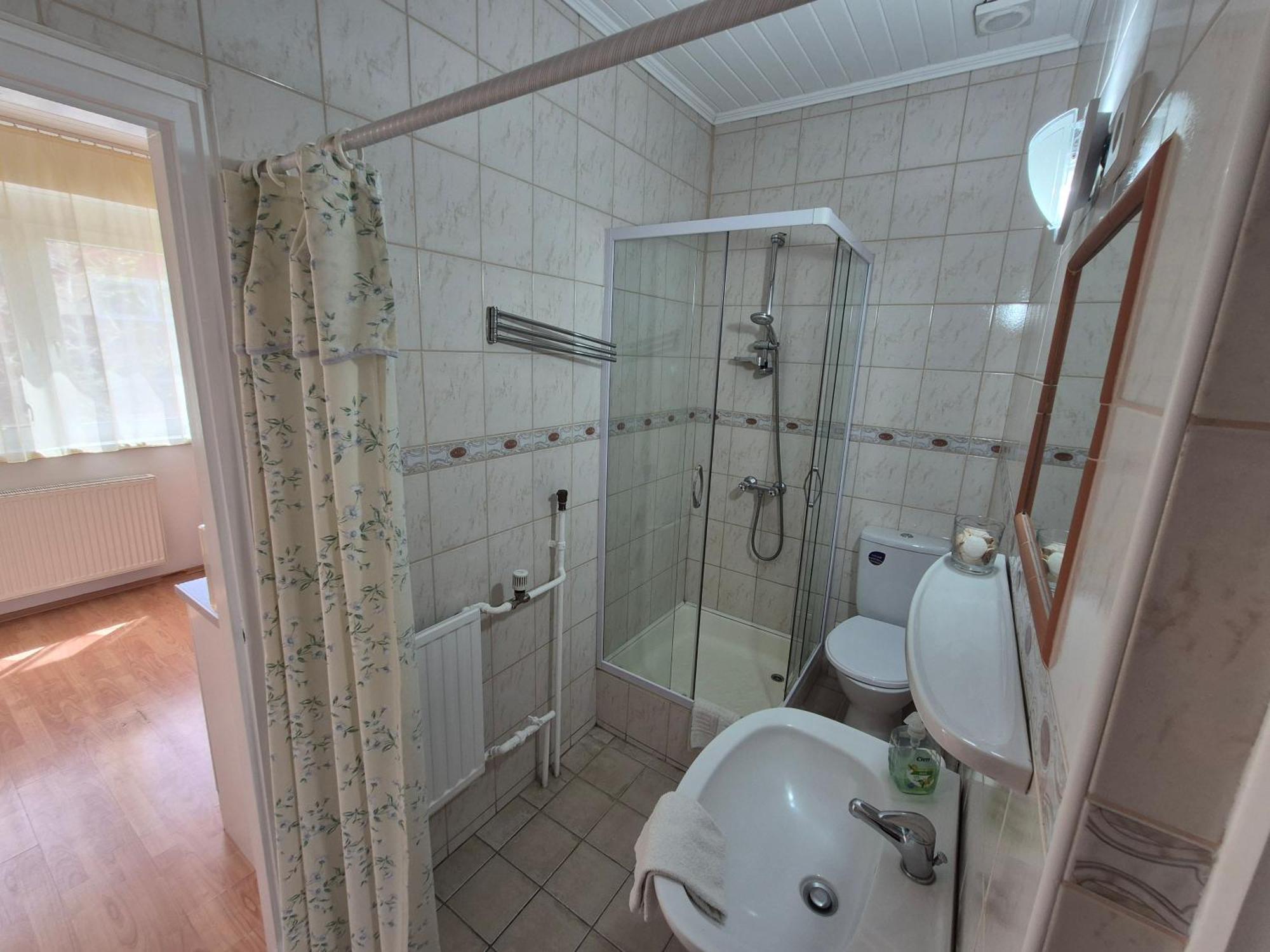 Roxanna Apartman Gyula Exterior foto
