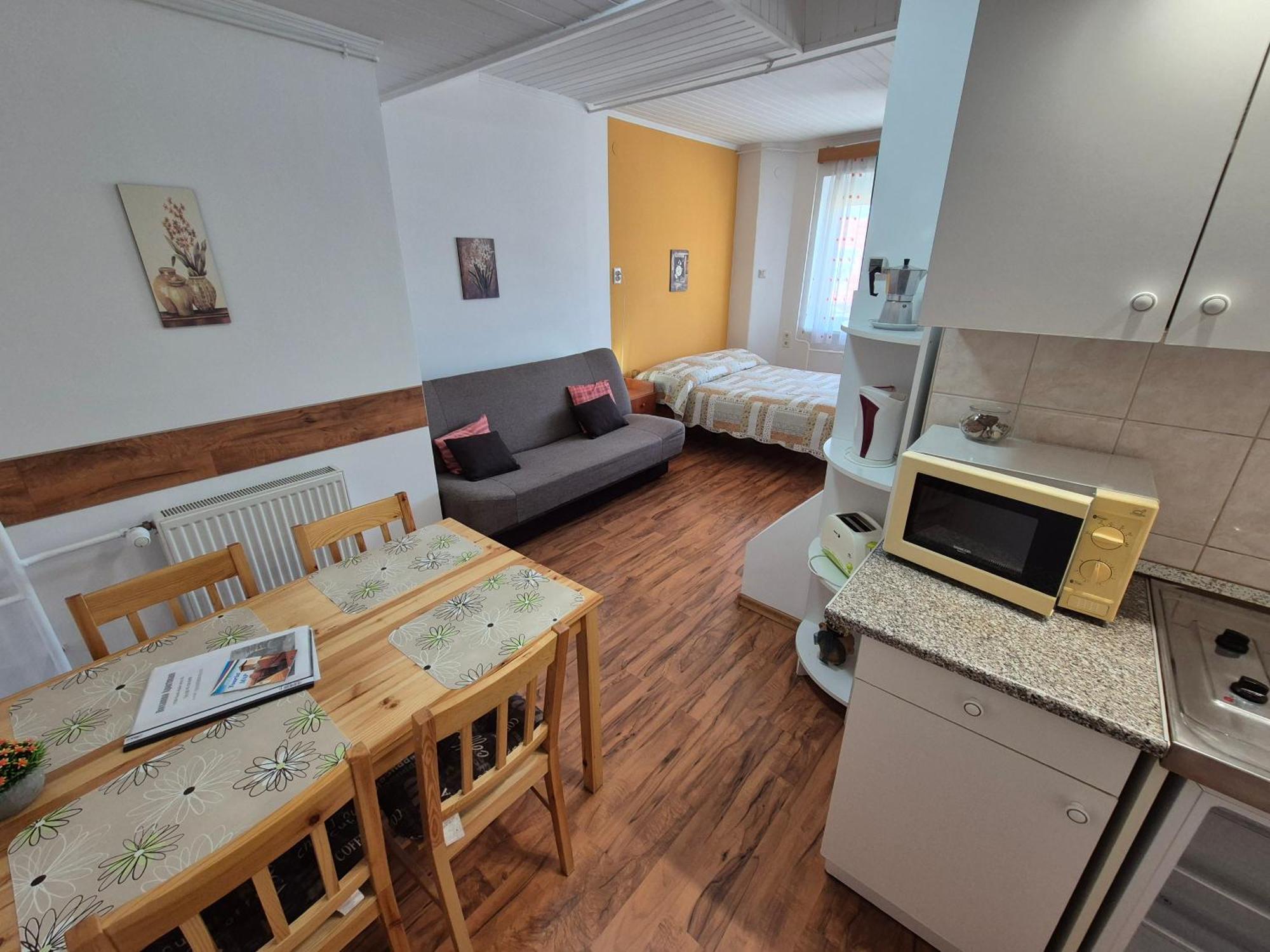 Roxanna Apartman Gyula Exterior foto