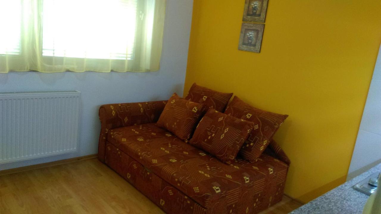 Roxanna Apartman Gyula Exterior foto