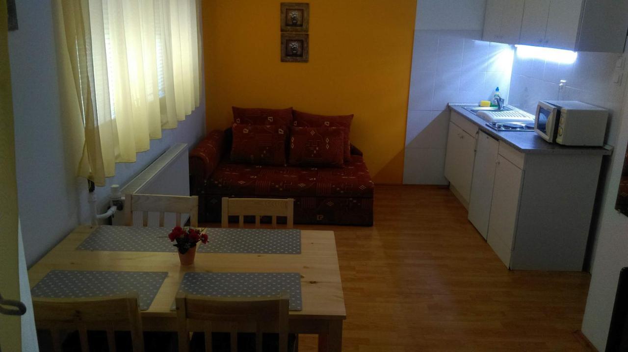 Roxanna Apartman Gyula Exterior foto