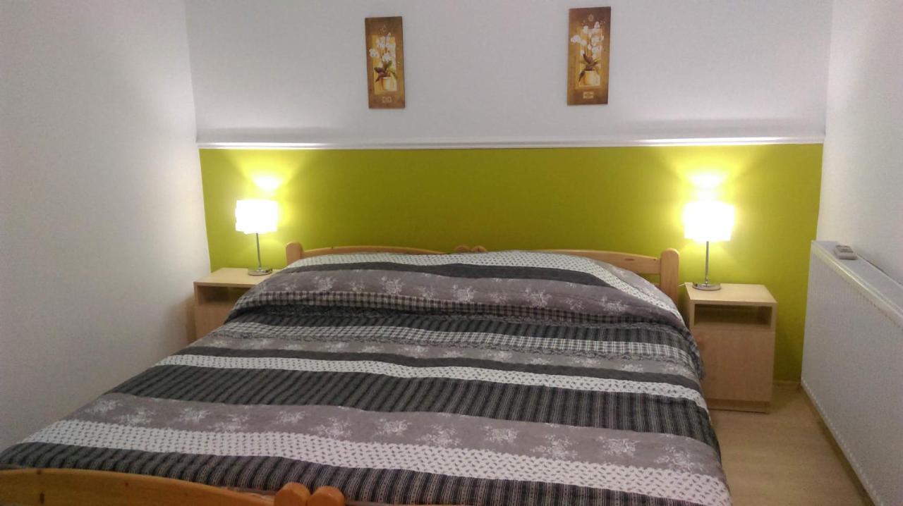 Roxanna Apartman Gyula Exterior foto