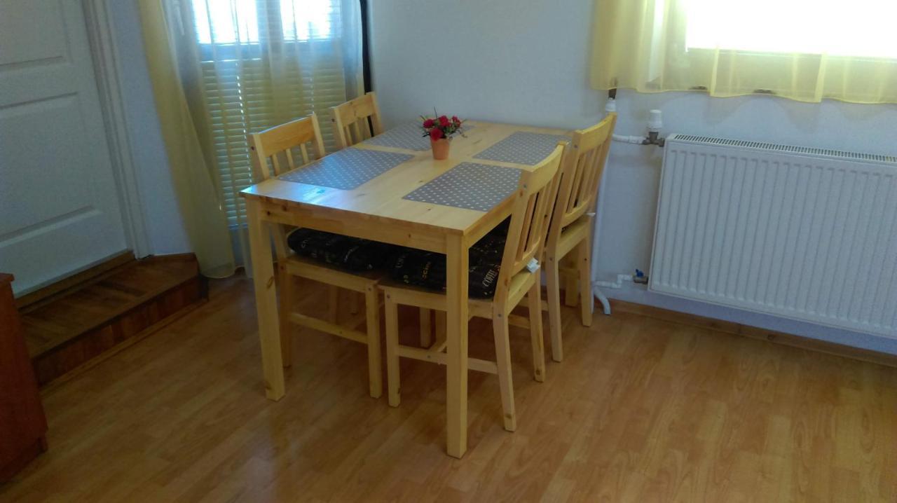 Roxanna Apartman Gyula Exterior foto